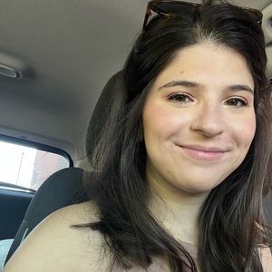 Meet your Posher, Angie